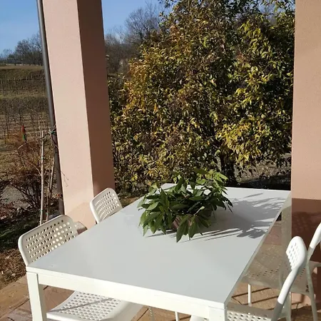 Apartment 'lina' Mit Gemeinschaftspool By Interhome